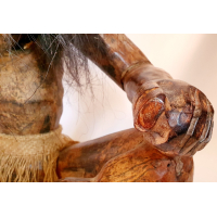 Afrikaans houten beeld van een man met hoorns